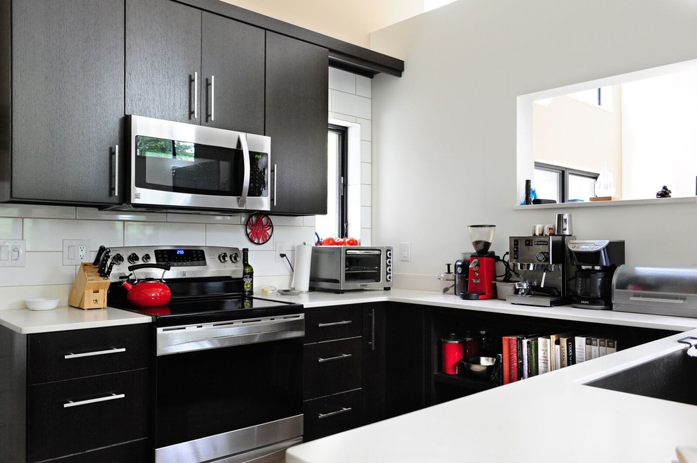 Transitional kitchen photo in Indianapolis