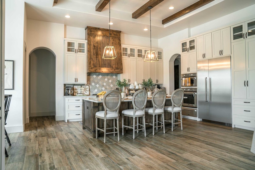 Kitchen - transitional kitchen idea in Austin