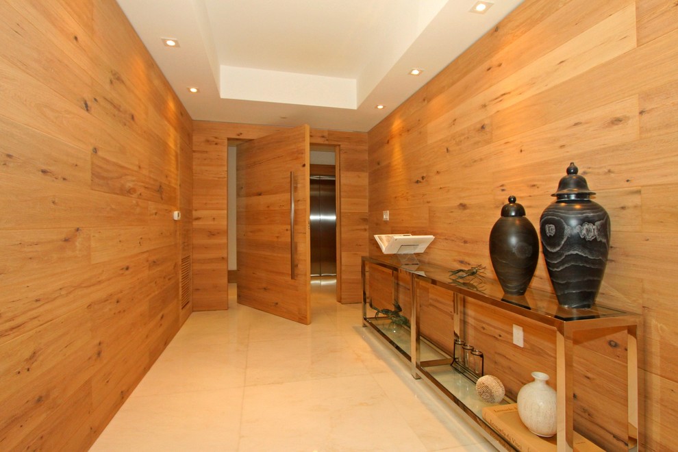 Hallway - hallway idea in Miami