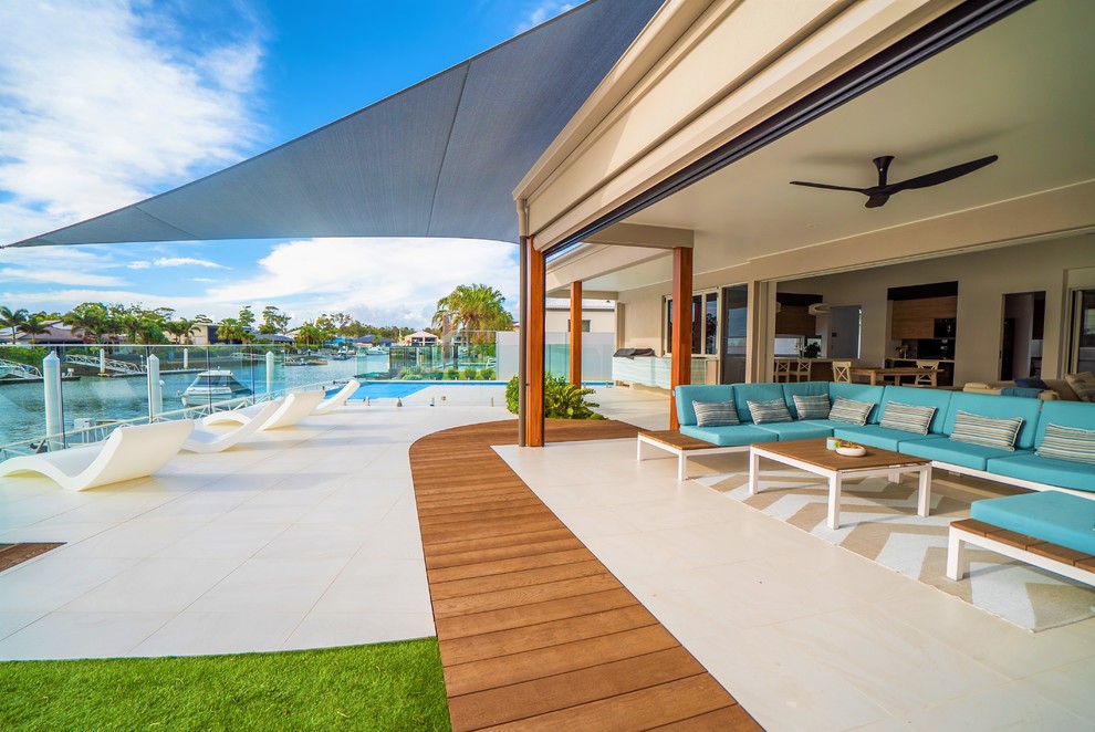 Inspiration for a mid-sized contemporary backyard patio in Sunshine Coast with a roof extension.
