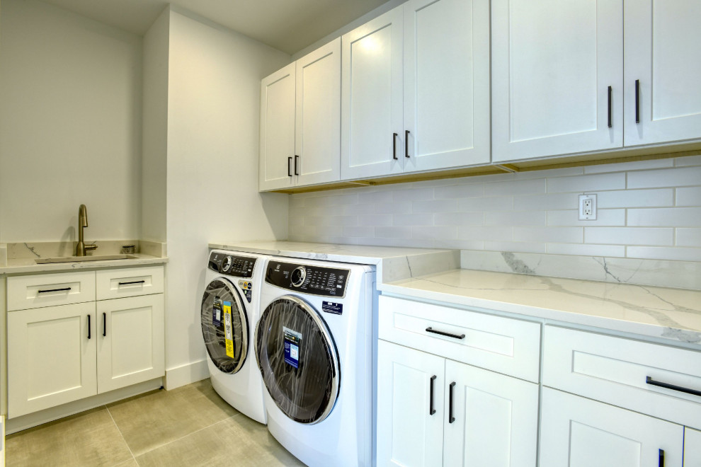This is an example of a contemporary utility room in Miami.