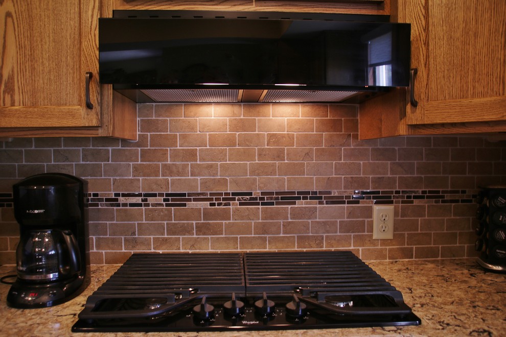 Eat-in kitchen - mid-sized l-shaped eat-in kitchen idea with flat-panel cabinets, medium tone wood cabinets, quartz countertops, beige backsplash, black appliances and an island