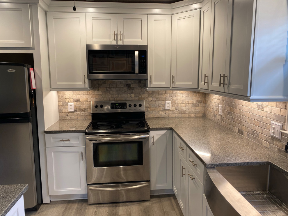 Kitchen - transitional kitchen idea