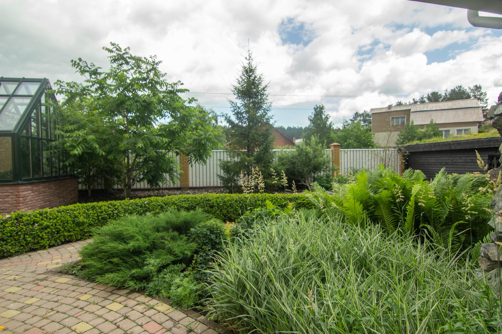 Сад с зеленой крышей