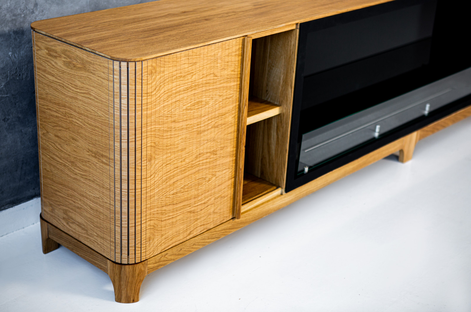 Тумба под ТВ с биокамином