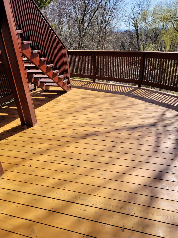 Deck Sanding & Staining