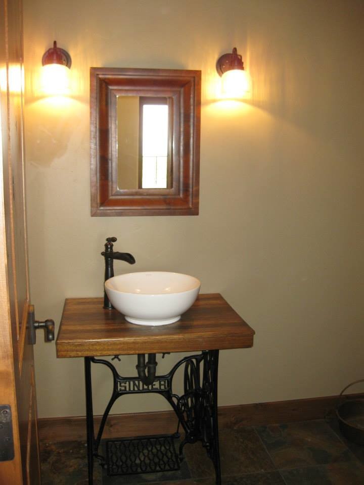 Small mountain style 3/4 slate floor bathroom photo with medium tone wood cabinets