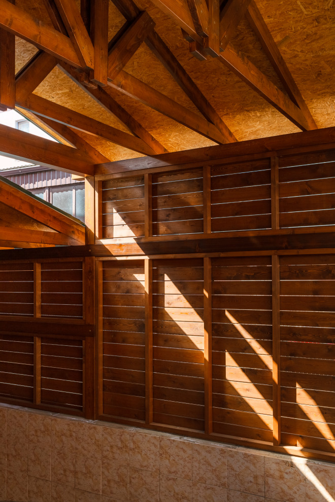 Заезд в гараж. Навес из натурального дерева.