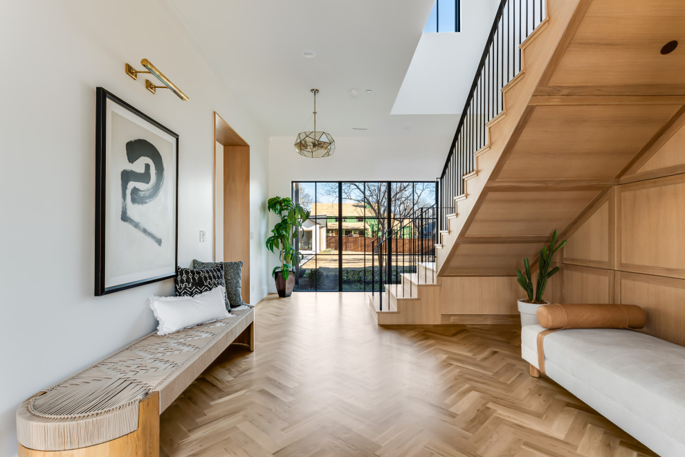Example of a transitional entryway design in Dallas