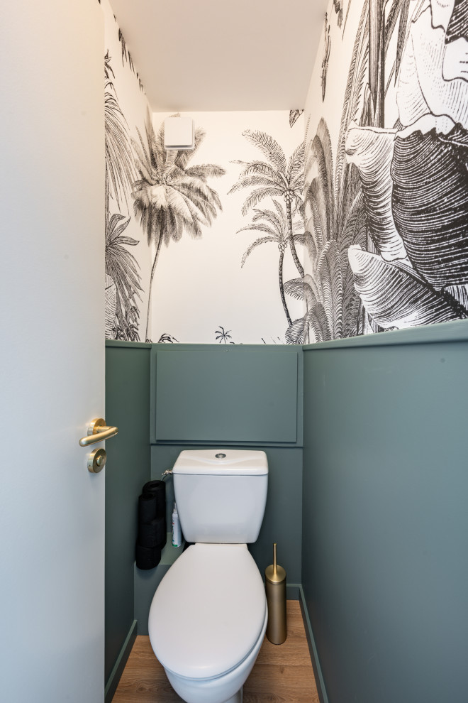 Design ideas for a tropical powder room in Montpellier.