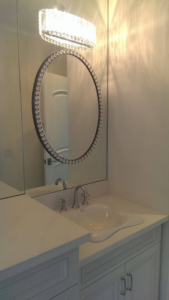 Transitional home design photo in Toronto