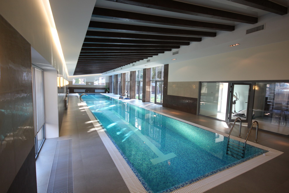 Жилой дом с бассейном