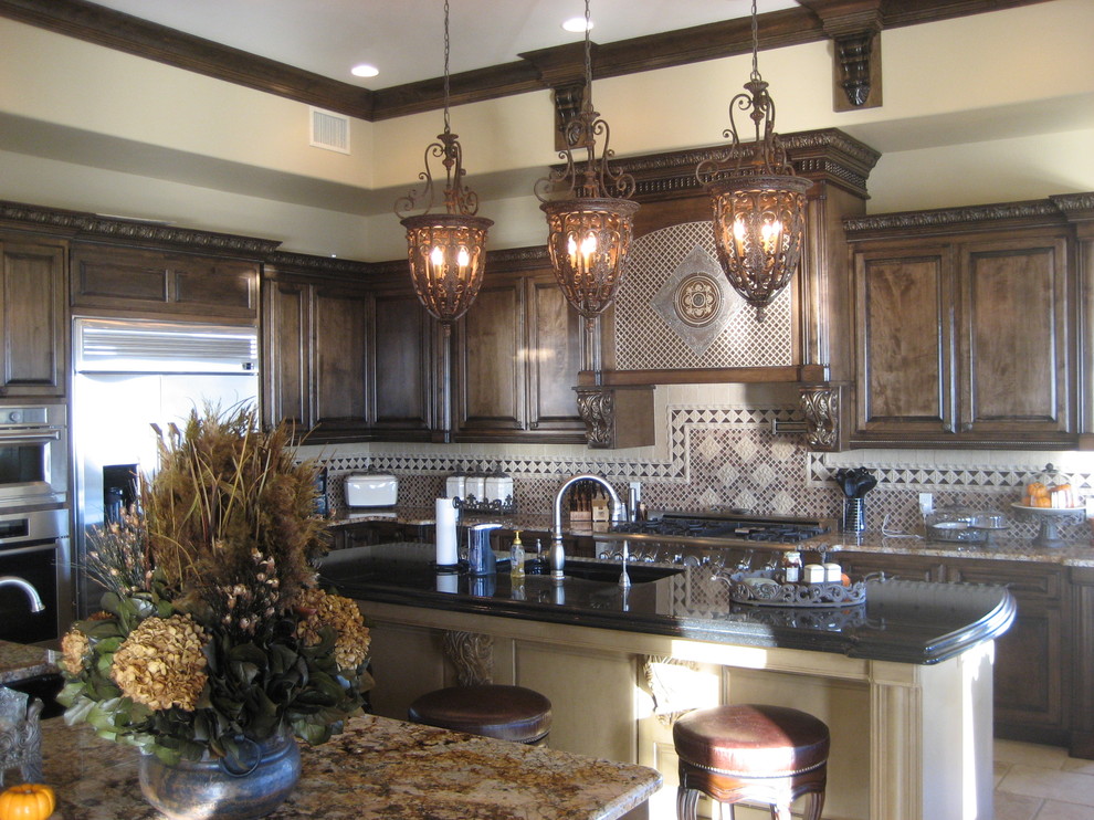 Kitchen - kitchen idea in Austin