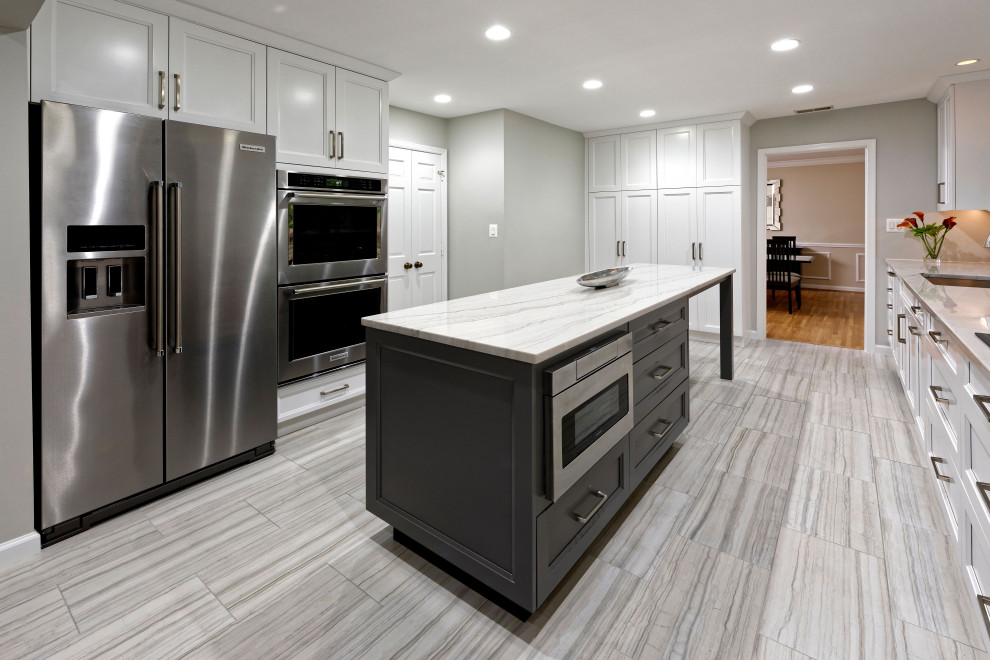 Transitional kitchen photo in DC Metro