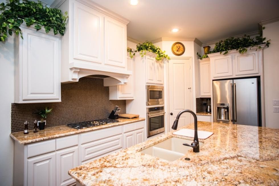 Example of a transitional kitchen design in Houston