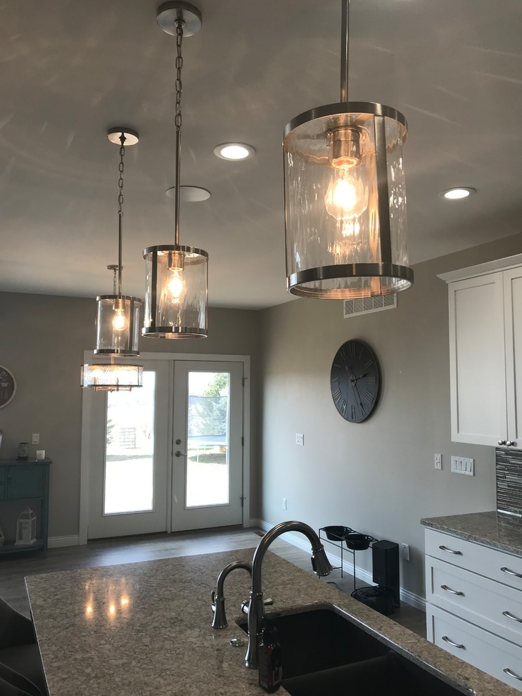 Transitional home design photo in Cedar Rapids