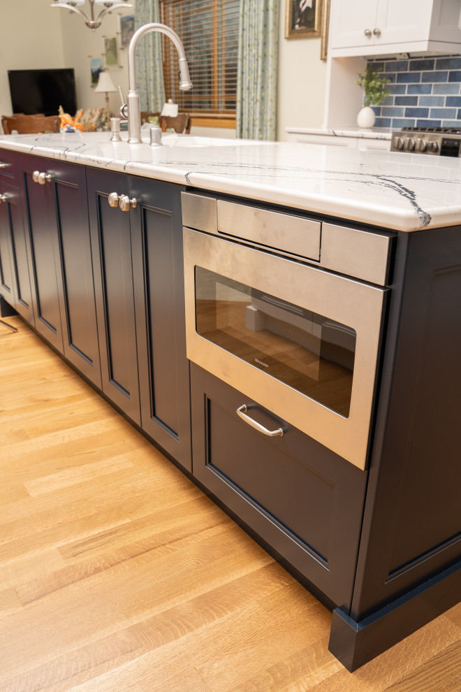 Inspiration for a transitional kitchen remodel in Minneapolis