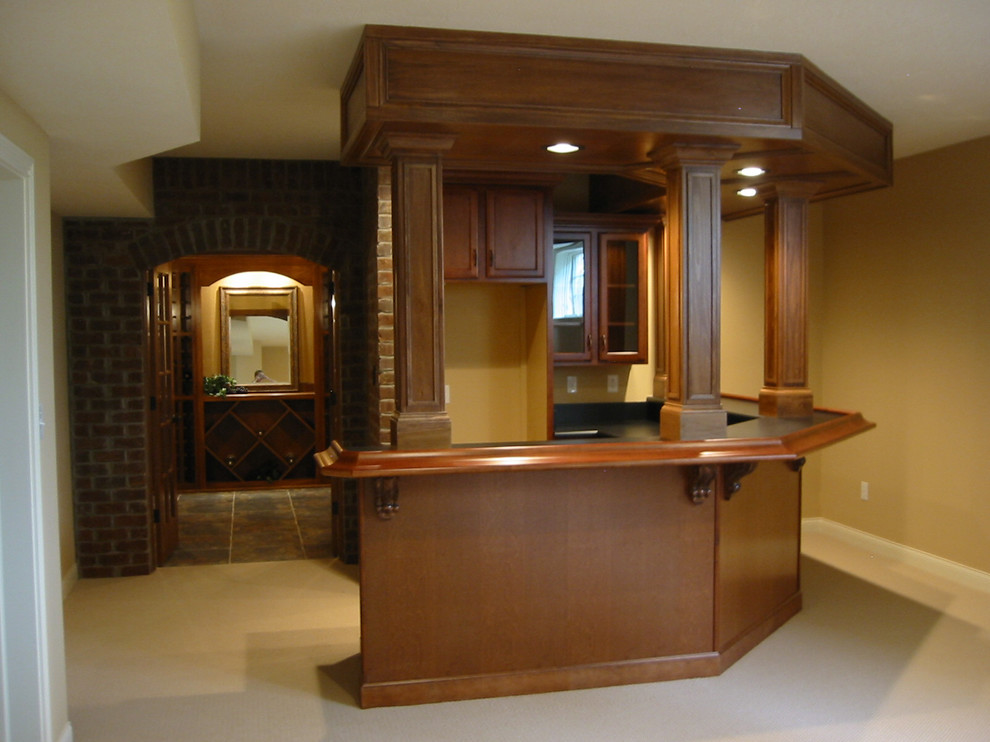 Design ideas for a traditional wine cellar in Indianapolis.