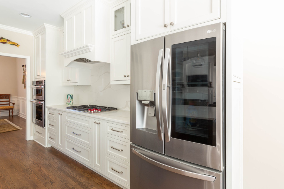 Kitchen - transitional kitchen idea in Atlanta