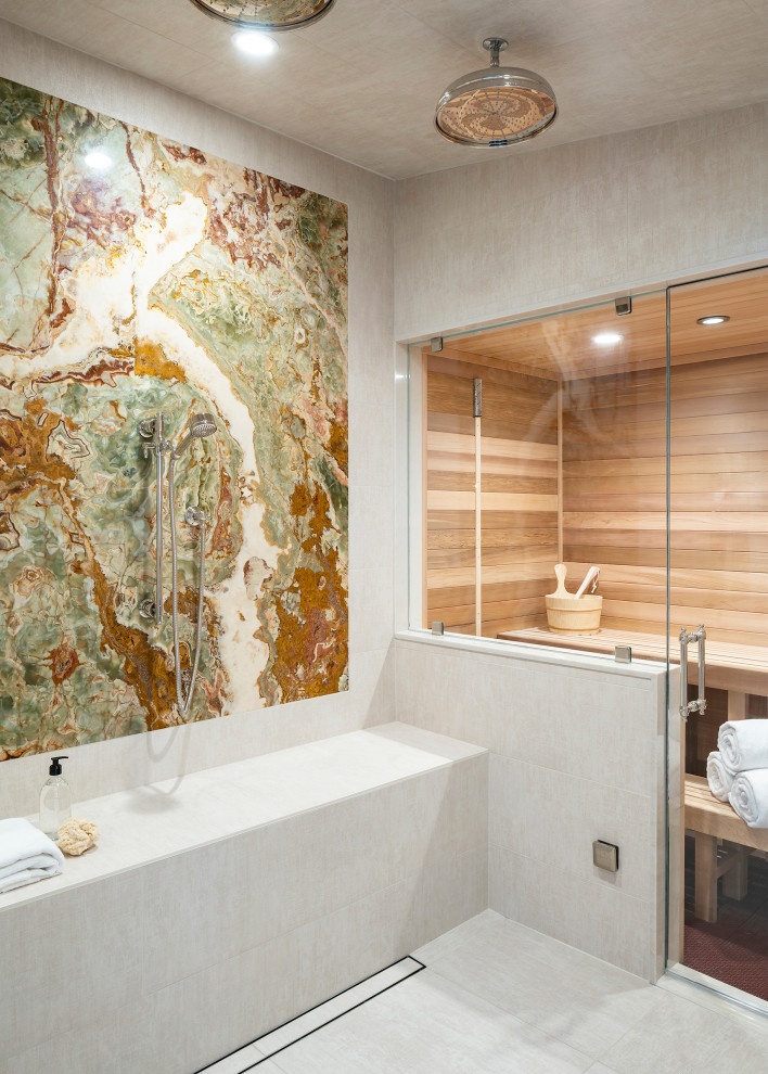 Idéer för att renovera ett stort vintage beige beige en-suite badrum, med luckor med upphöjd panel, skåp i mörkt trä, ett undermonterat badkar, en kantlös dusch, en bidé, beige kakel, stenhäll, beige väggar, marmorgolv, ett fristående handfat, marmorbänkskiva, beiget golv och dusch med gångjärnsdörr