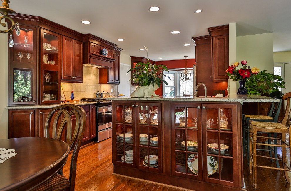 Kitchen - transitional kitchen idea in DC Metro