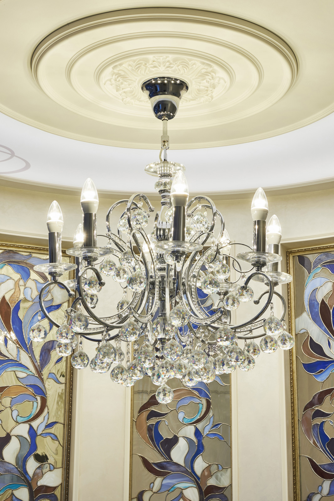 Классика в нейтральных оттенках с вкраплением "вкусных"акцентов.