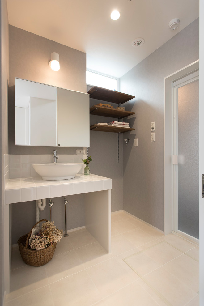 Design ideas for a transitional laundry room in Nagoya with grey walls and white floor.