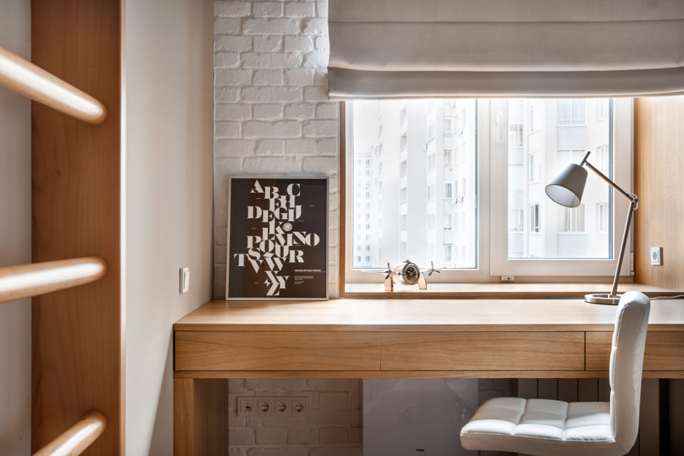 Кирпичная стена в детской комнате