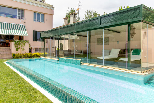 Piscina con Jacuzzi contemporaneo-piscina