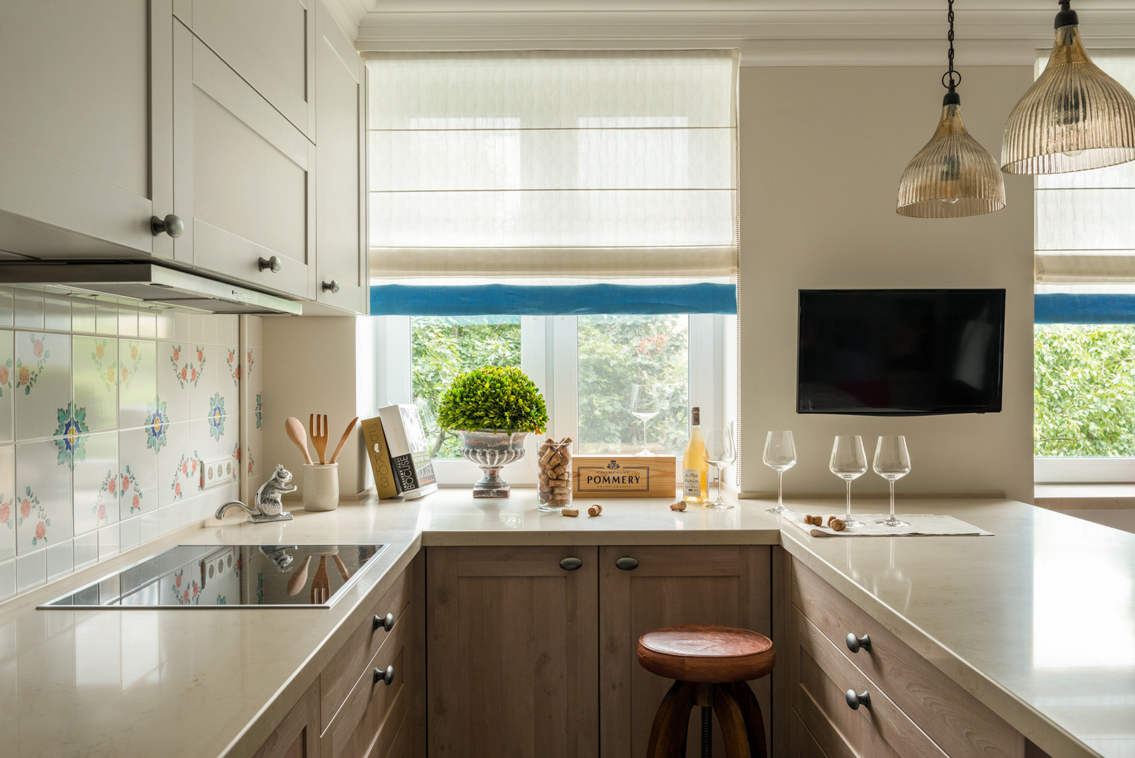 Кухня с полуостровом