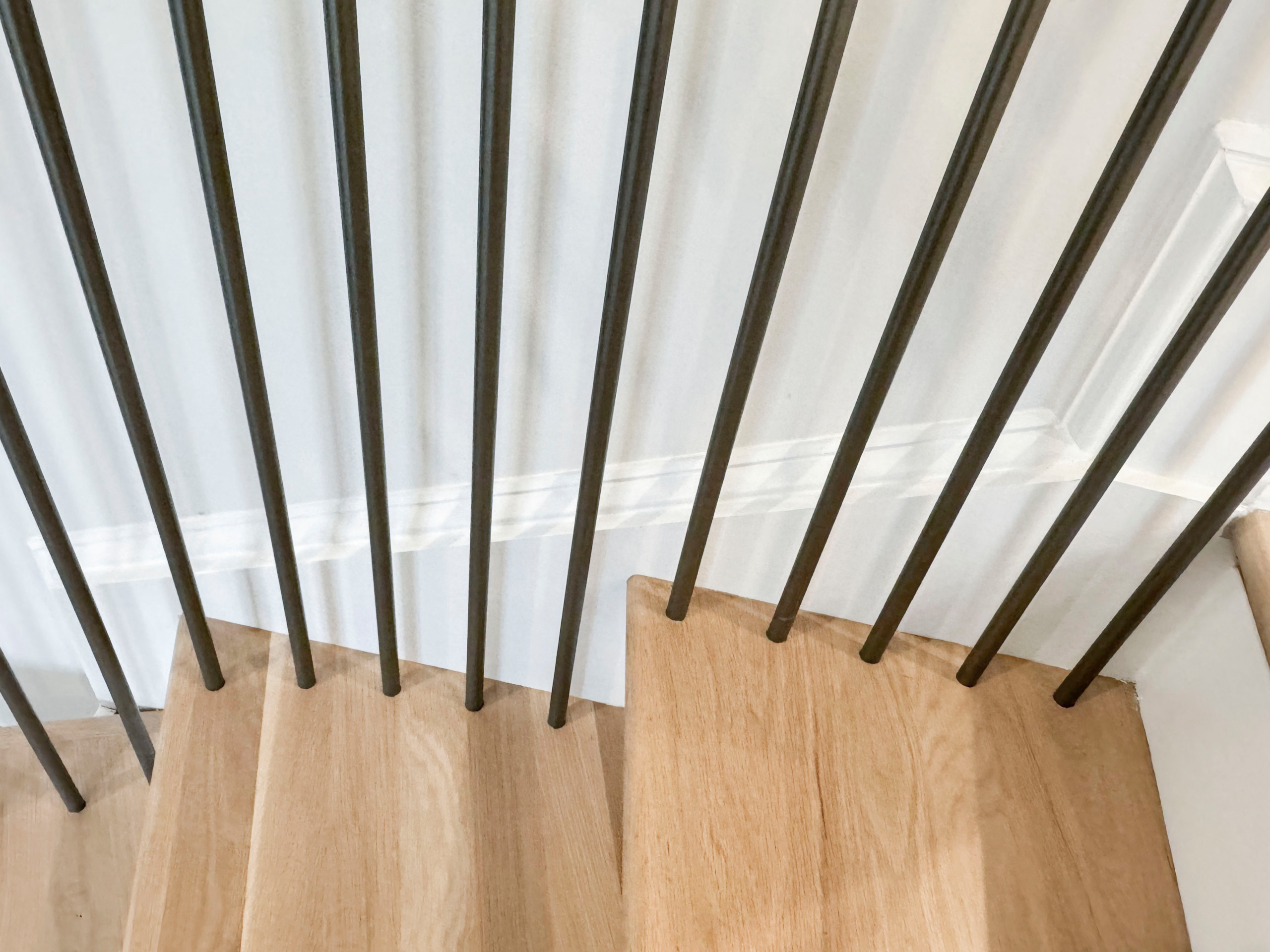 116_Elegant & Eye-catching Curved Staircase, Leesburg VA 20175