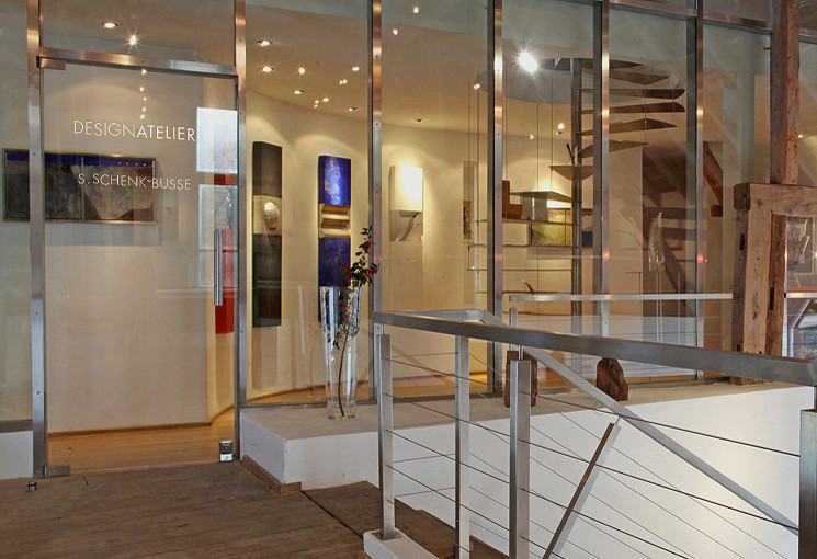 Mittelgroße Treppe mit offenen Setzstufen in Sonstige