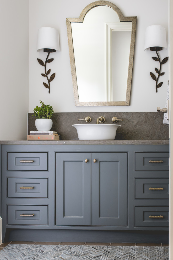 Kitchen - transitional kitchen idea in Dallas