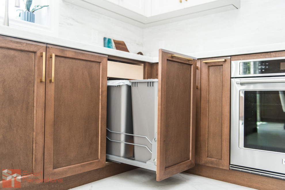 Inspiration for a transitional kitchen remodel in Toronto