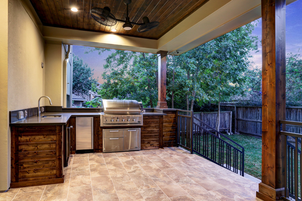 Photo of a midcentury verandah in Houston.