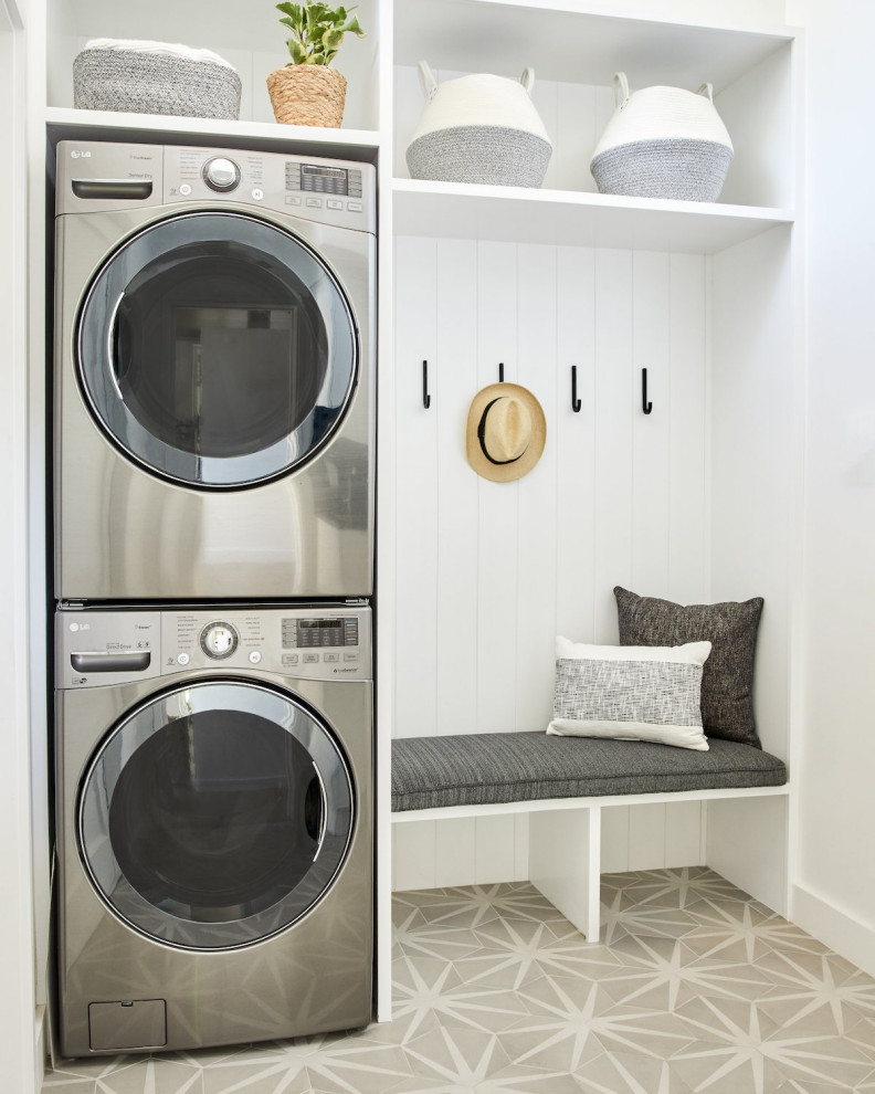 Inspiration for a contemporary laundry room remodel in Los Angeles