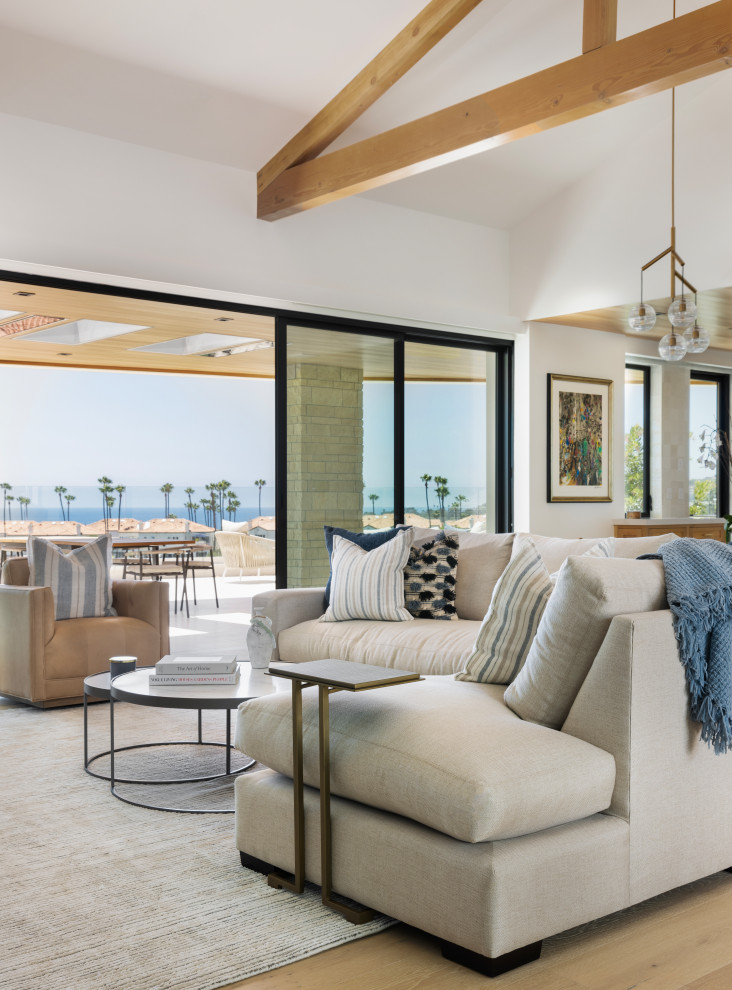 Inspiration for a transitional home design remodel in Orange County