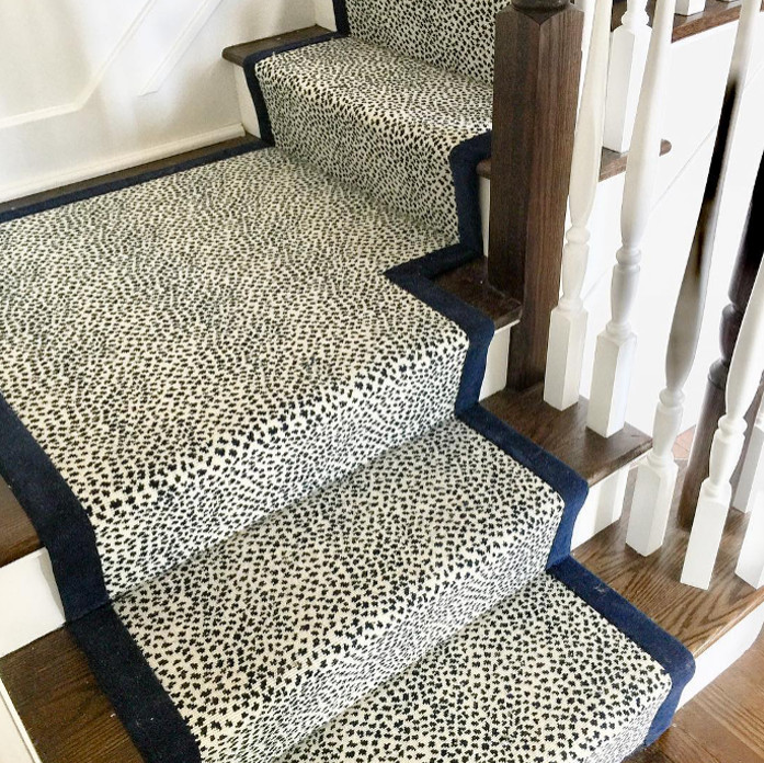 Example of an eclectic carpeted l-shaped staircase design in Philadelphia