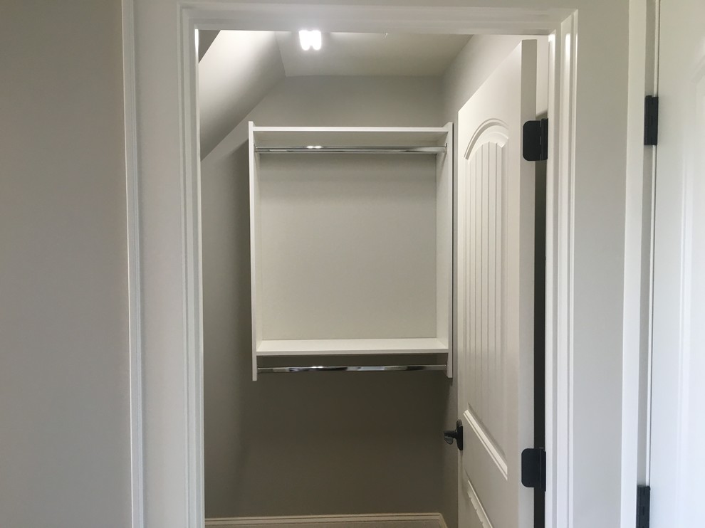 Example of a small transitional home design design