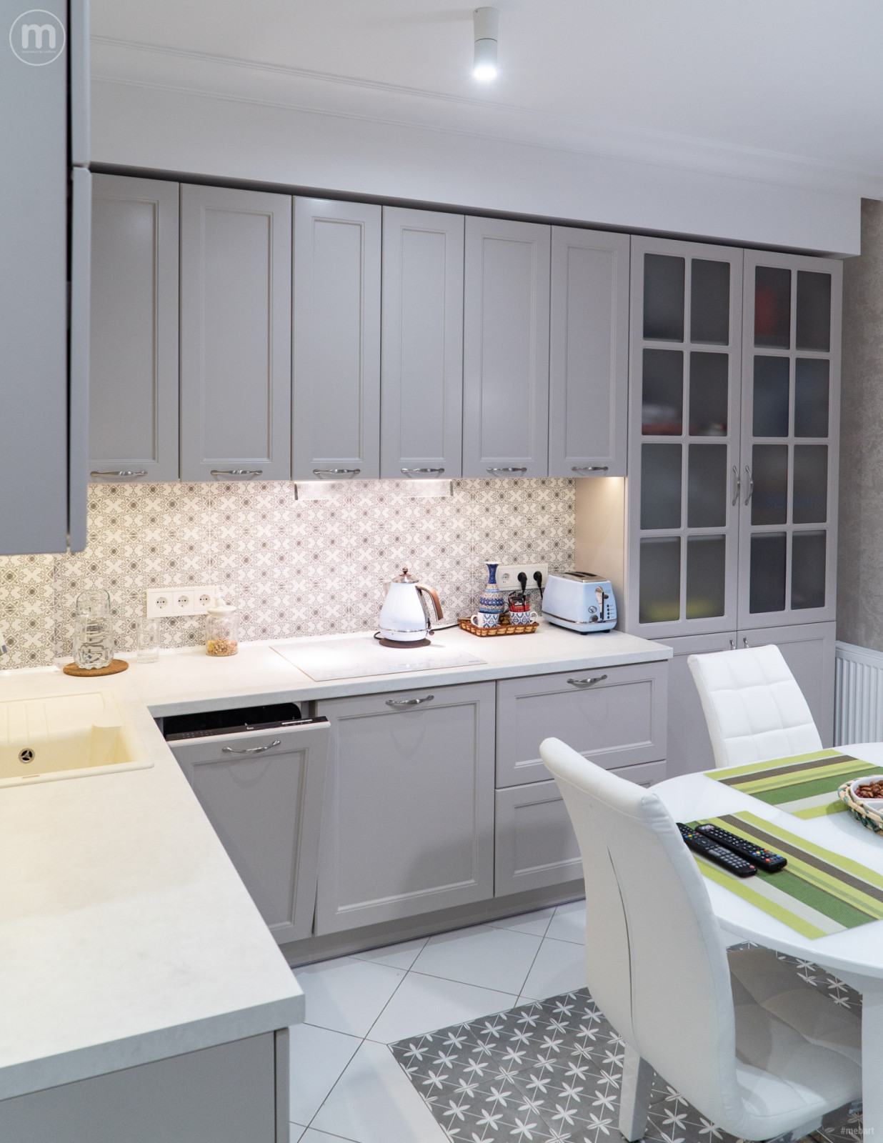 Серая кухня