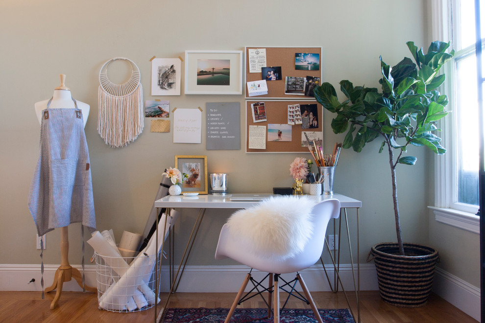 Example of an eclectic home office design in San Francisco