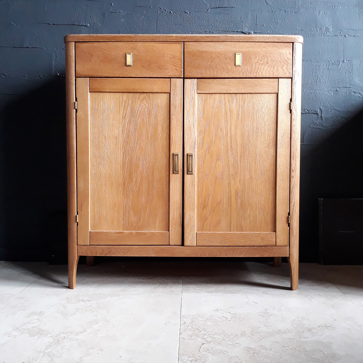 Комод с двумя ящиками и распашной дверцей