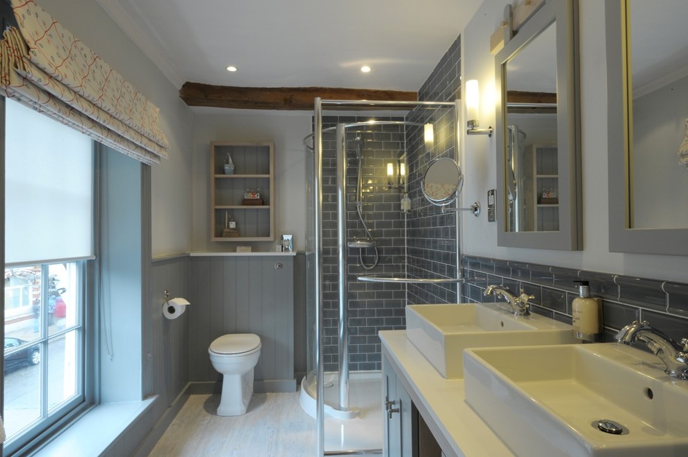 Exemple d'une salle de bain bord de mer.