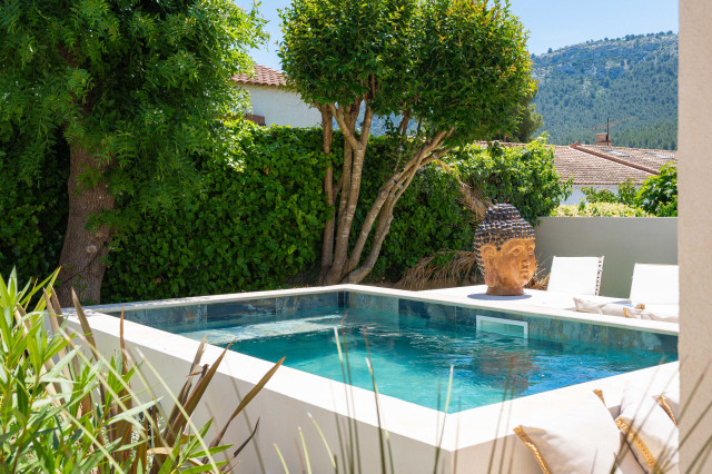 Oasis balinais mediterranean-pools-and-hot-tubs