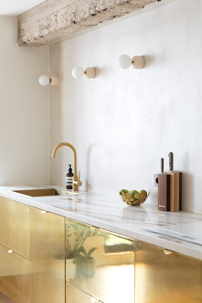 Inspiration for a contemporary kitchen in Paris.