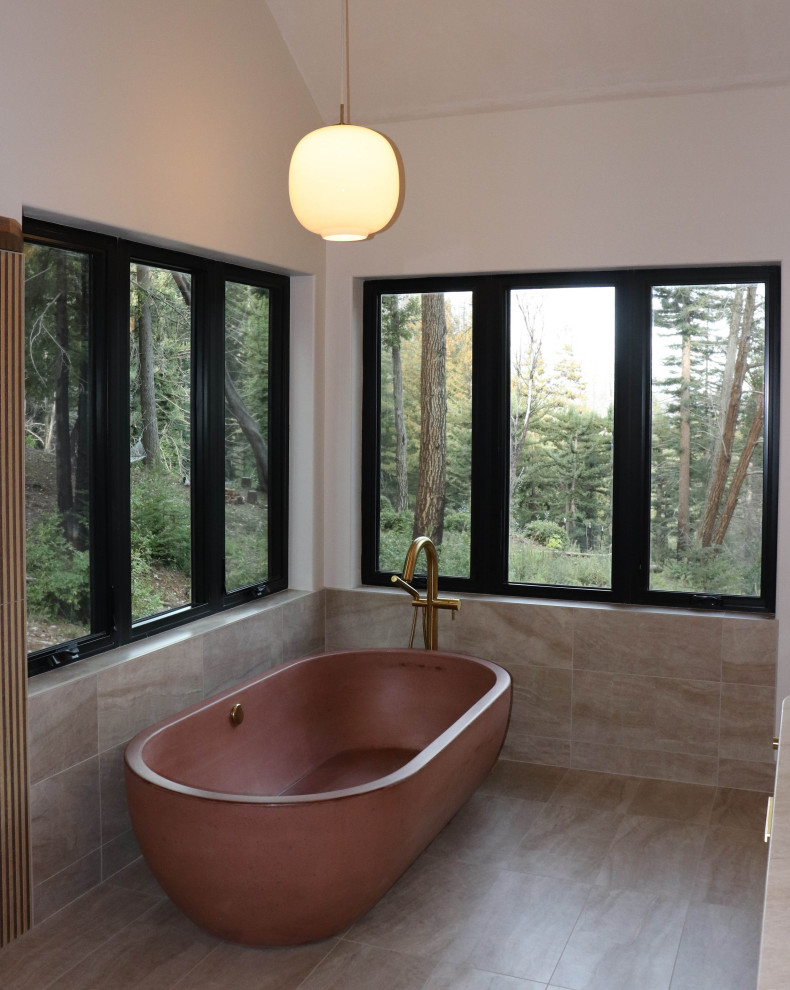 Свежая идея для дизайна: главная ванная комната среднего размера в современном стиле с полом из керамогранита и серым полом - отличное фото интерьера