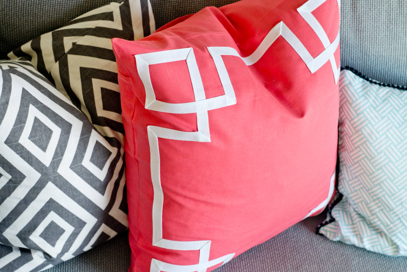 20 идей для создания диванных подушек своими руками