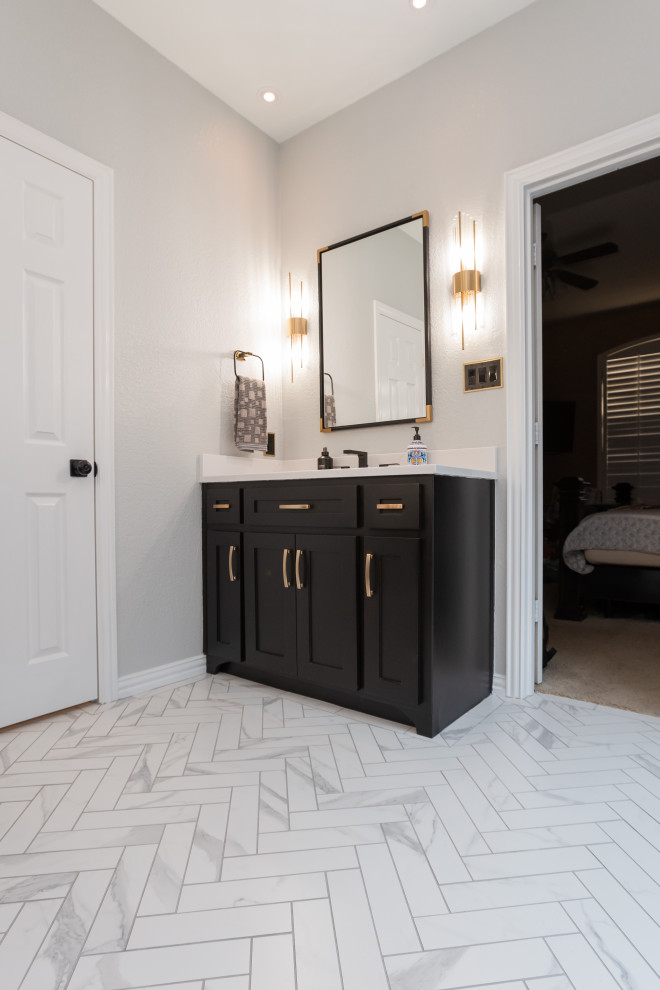 Black Locust | Master Bathroom