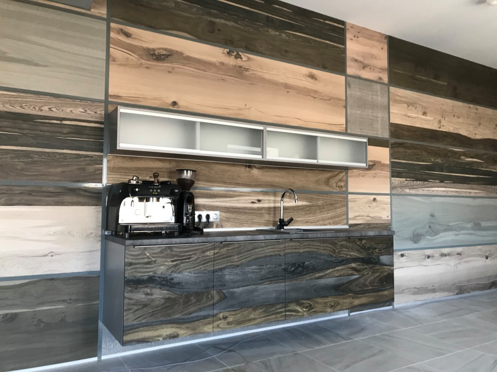 Зона кухни | отделка стен панелями