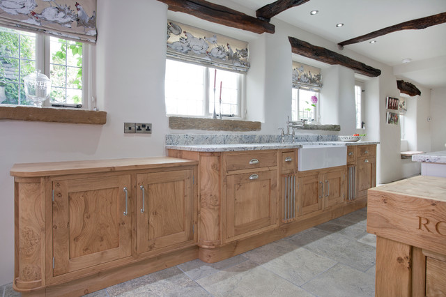 The Farmhouse country-kitchen